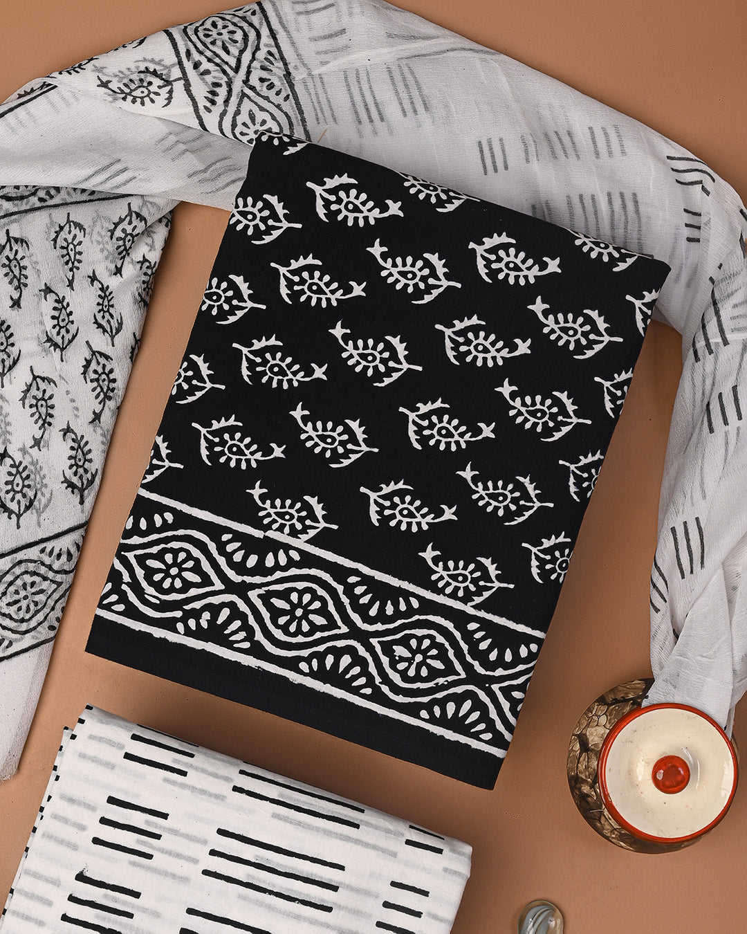 Traditional Black & White Sanganeri Rapid Printed Cotton Suit With Chiffon Dupatta CFCOTCH32