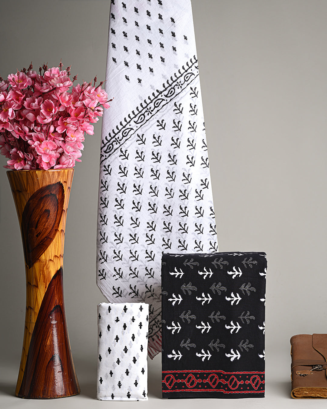 Black & White Hand Block Printed Cotton Suit With Cotton Dupatta(BSCOTMU18)